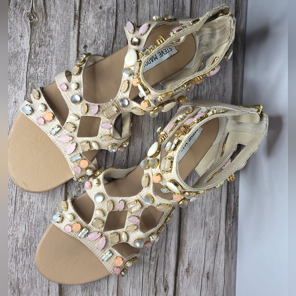 Steve Madden Cream Gladiator Sandals with Studded Straps Size 7